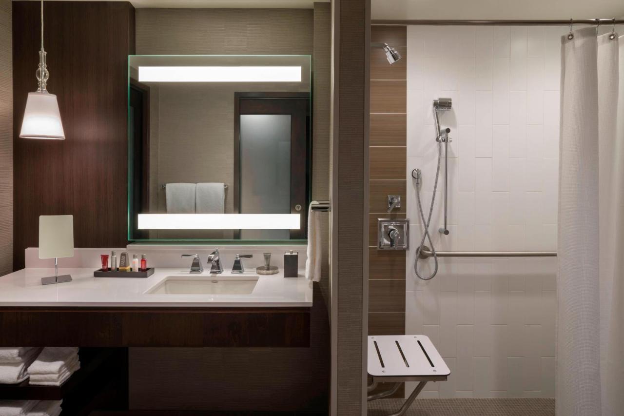 Buffalo Marriott At Lecom Harborcenter Экстерьер фото