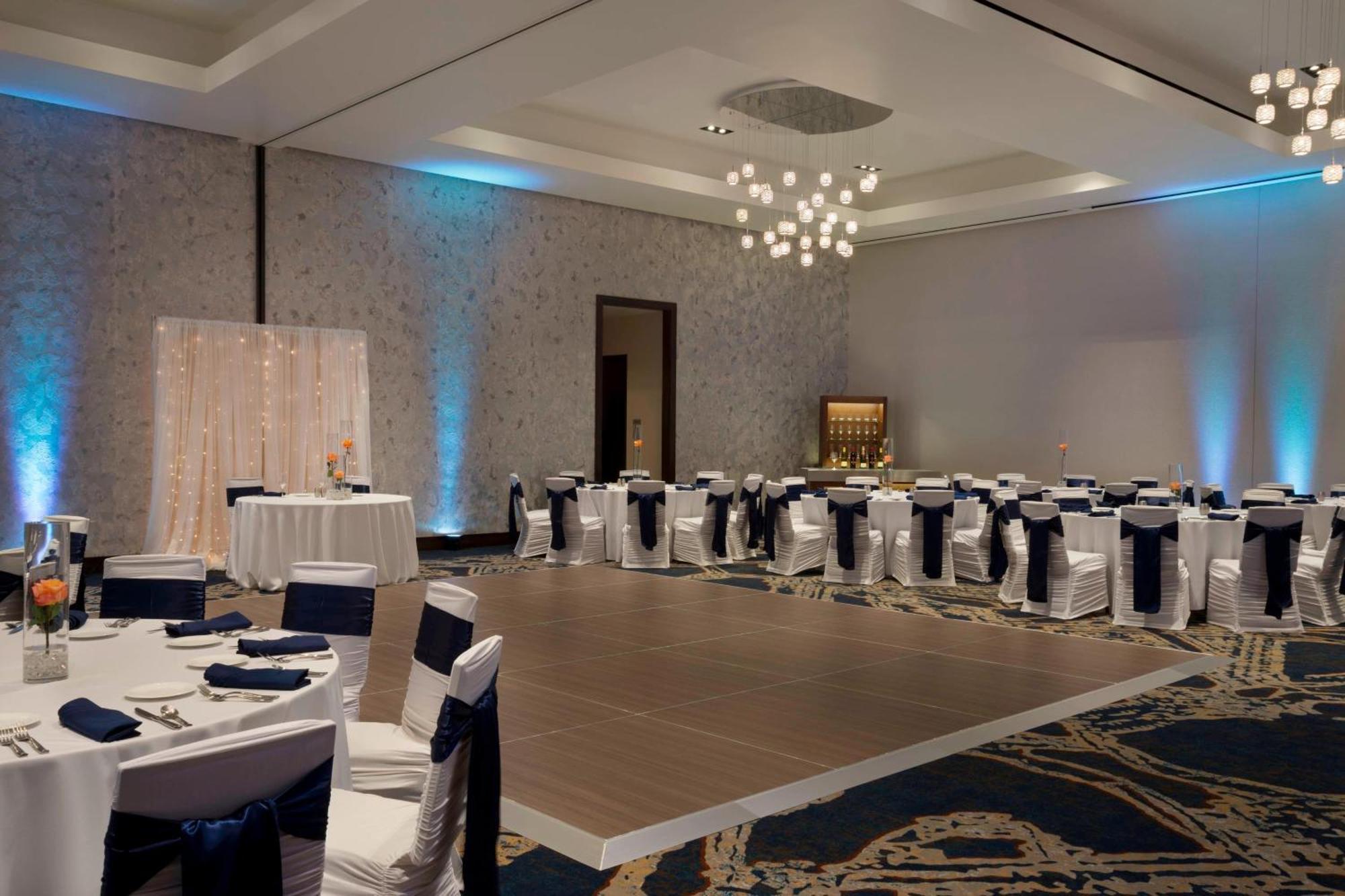 Buffalo Marriott At Lecom Harborcenter Экстерьер фото