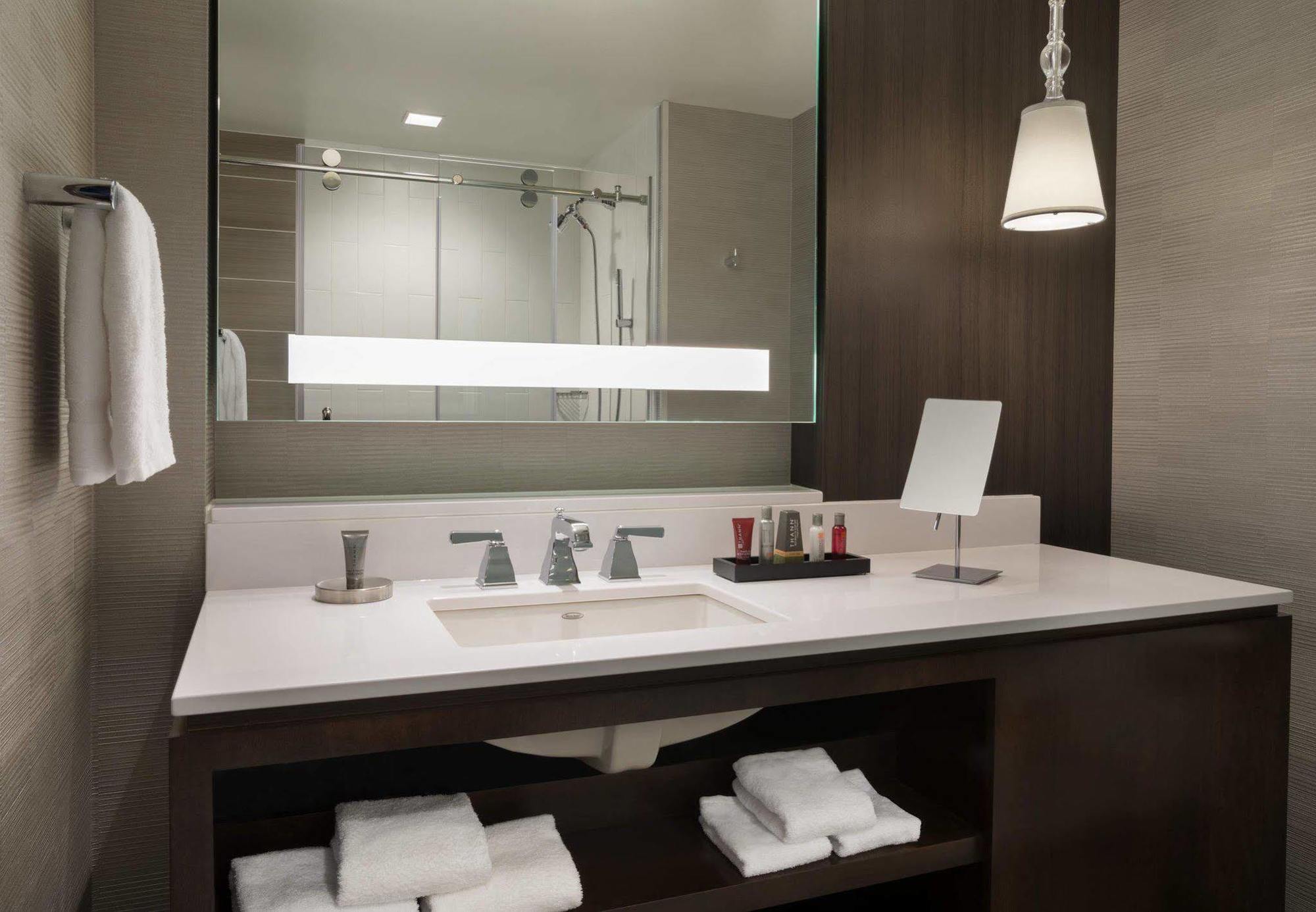Buffalo Marriott At Lecom Harborcenter Экстерьер фото